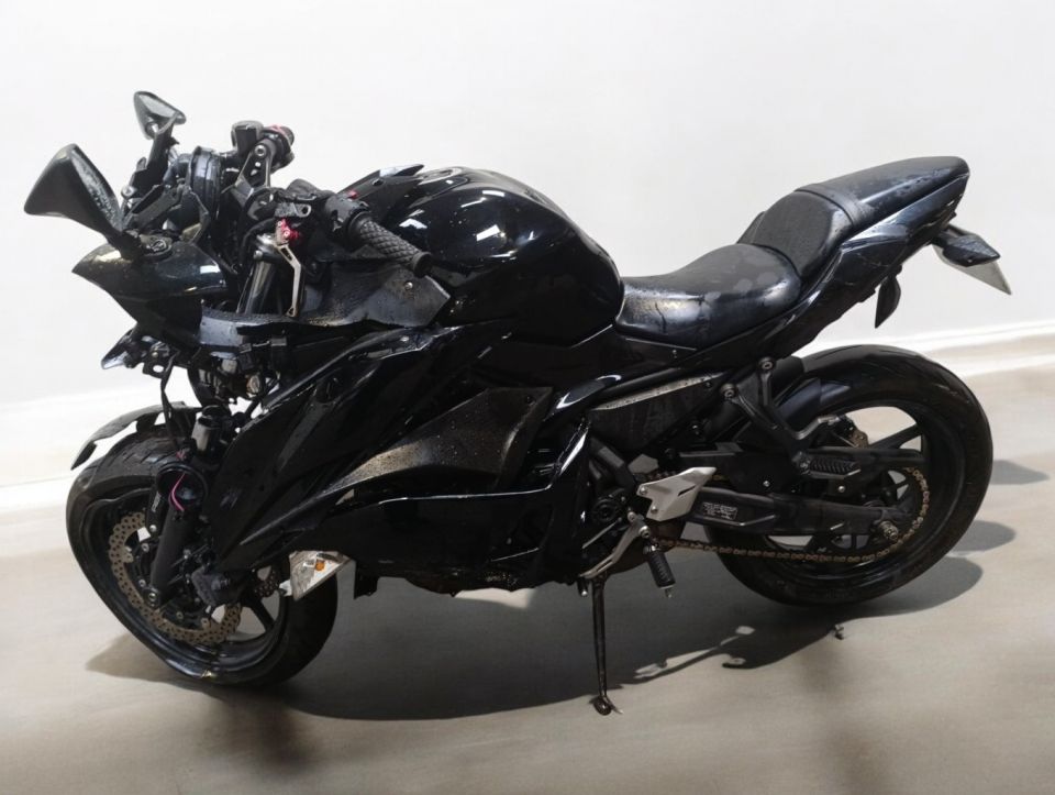 KAWASAKI NINJA 650 4