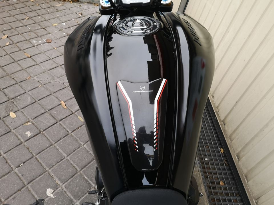 DUCATI DIAVEL 4