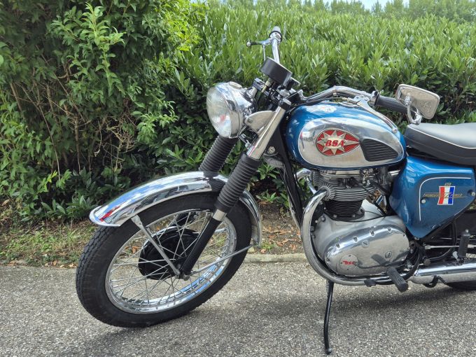 BSA THUNDERBOLT 4