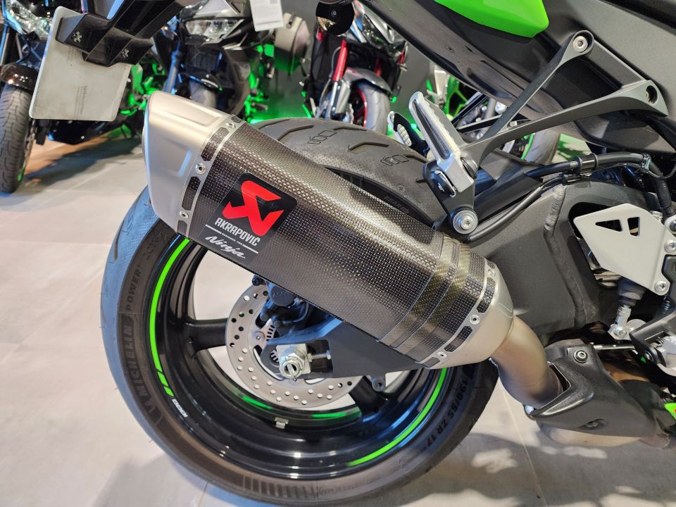 KAWASAKI ZX-10R 4