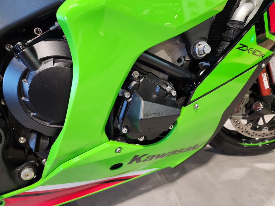 KAWASAKI ZX-10R 4