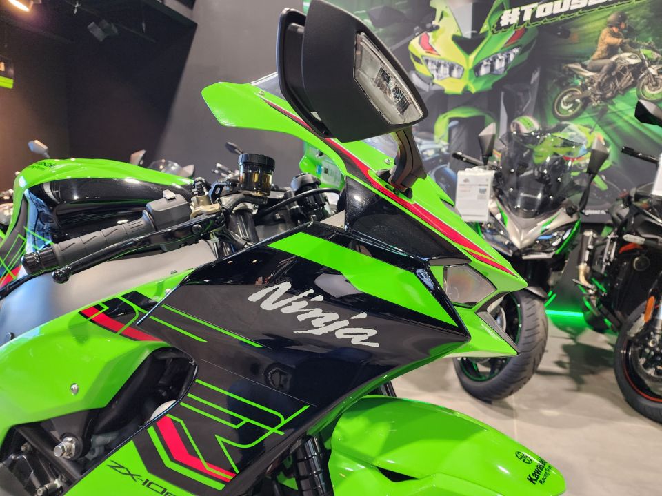 KAWASAKI ZX-10R 4