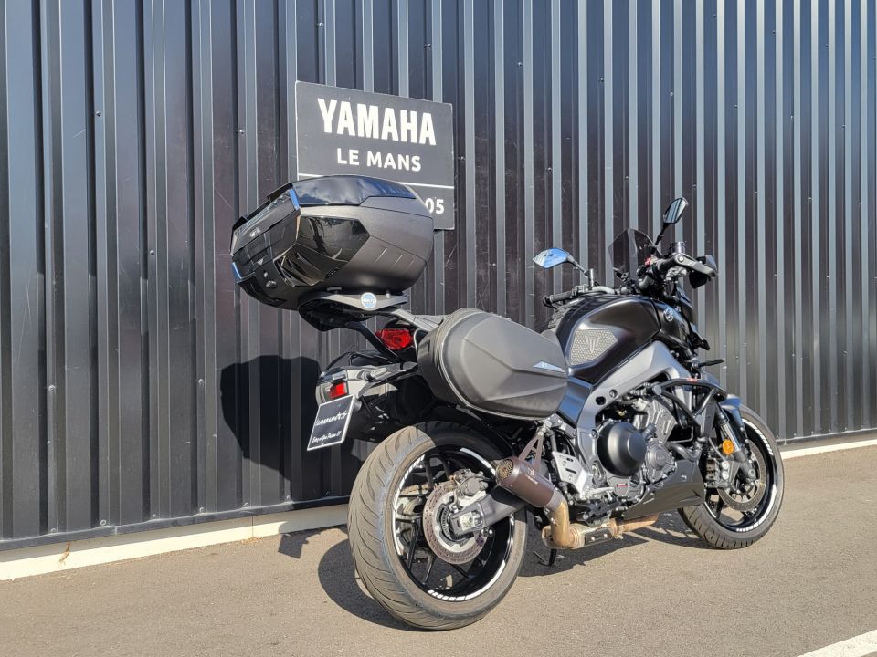 YAMAHA MT-09 4