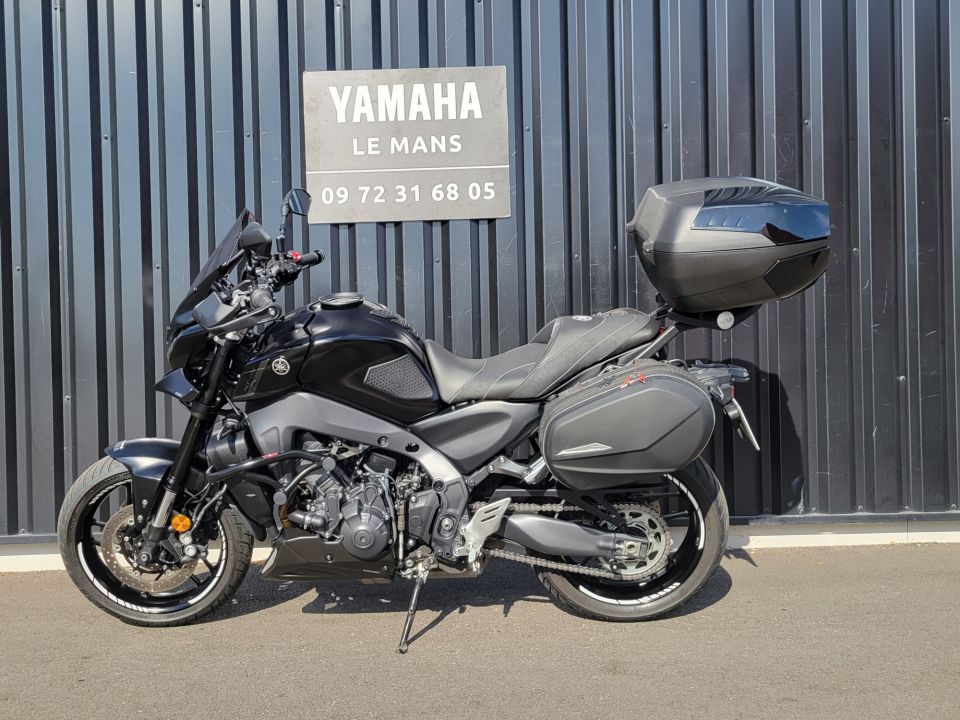 YAMAHA MT-09 4