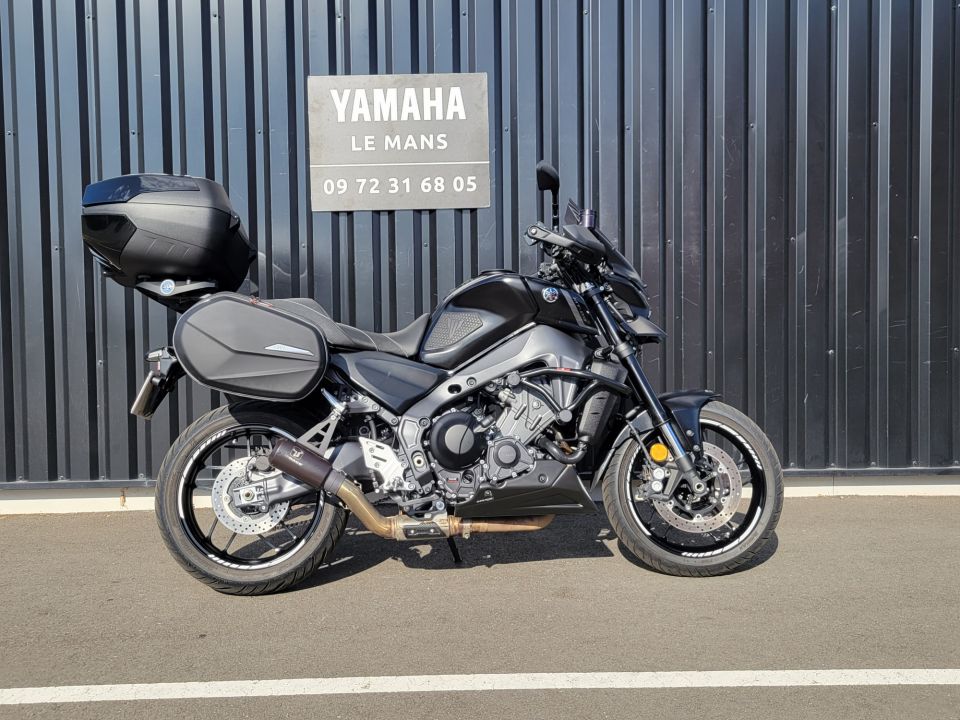 YAMAHA MT-09 4