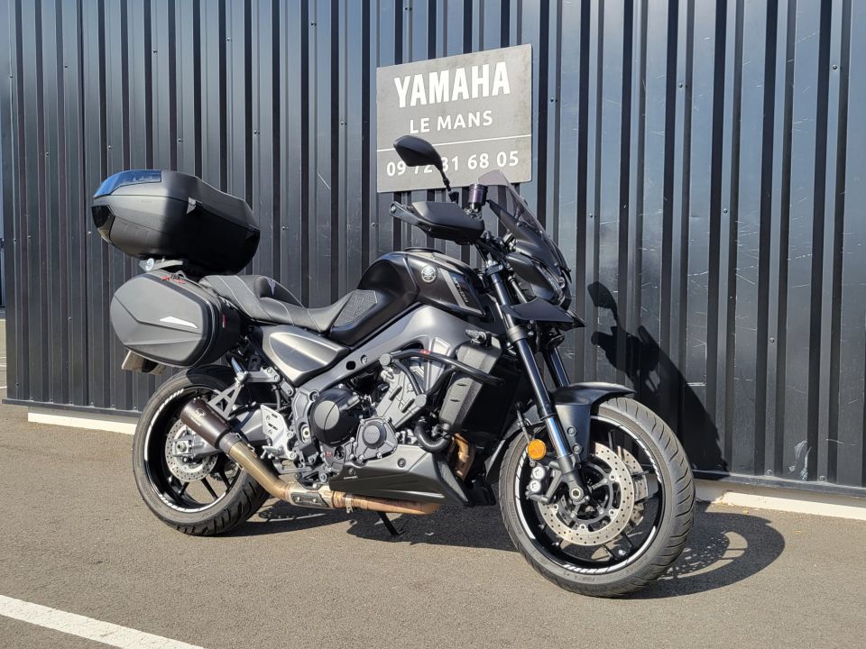 YAMAHA MT-09 4