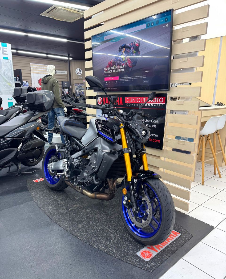 YAMAHA MT-09 SP 4