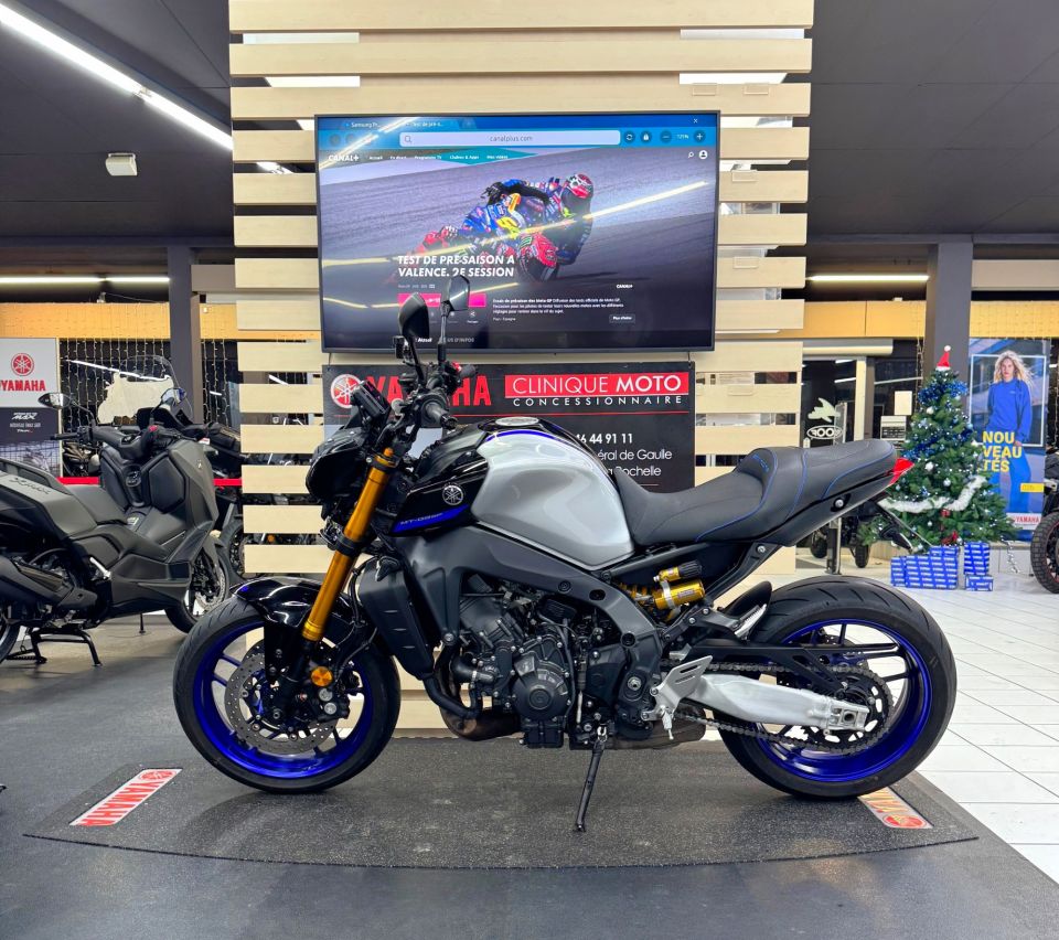 YAMAHA MT-09 SP 4