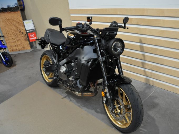 YAMAHA XSR 900 4