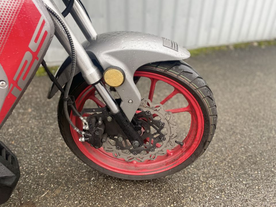 UM MOTORCYCLES X-STREET 125 / REVISEE / GARANTIE 4