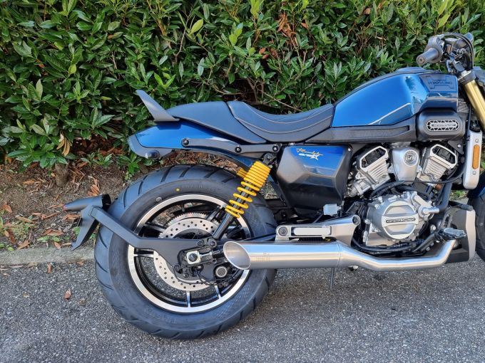 HYOSUNG GV 125 X BOBBER 4
