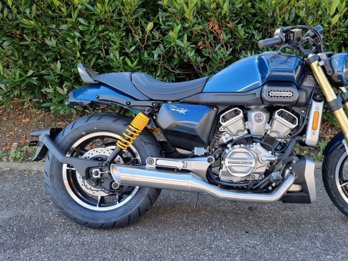 HYOSUNG GV 125 X BOBBER 4