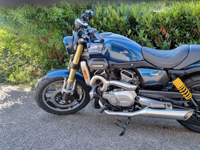 HYOSUNG GV 125 X BOBBER 4