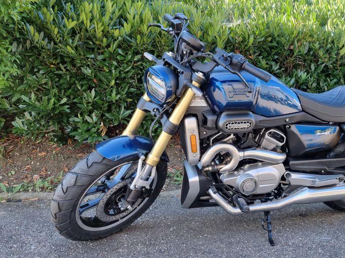 HYOSUNG GV 125 X BOBBER 4