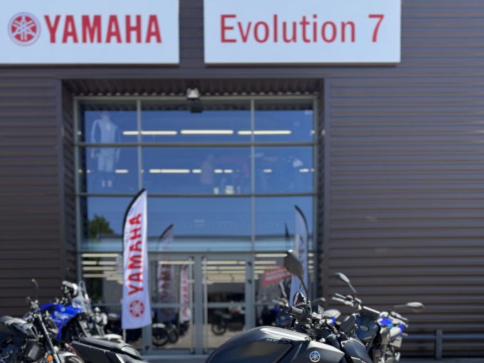 YAMAHA MT-07 4