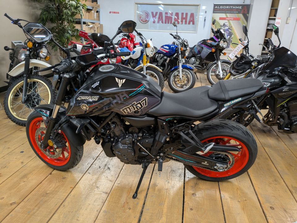 YAMAHA MT-07 (47.5CV) 4