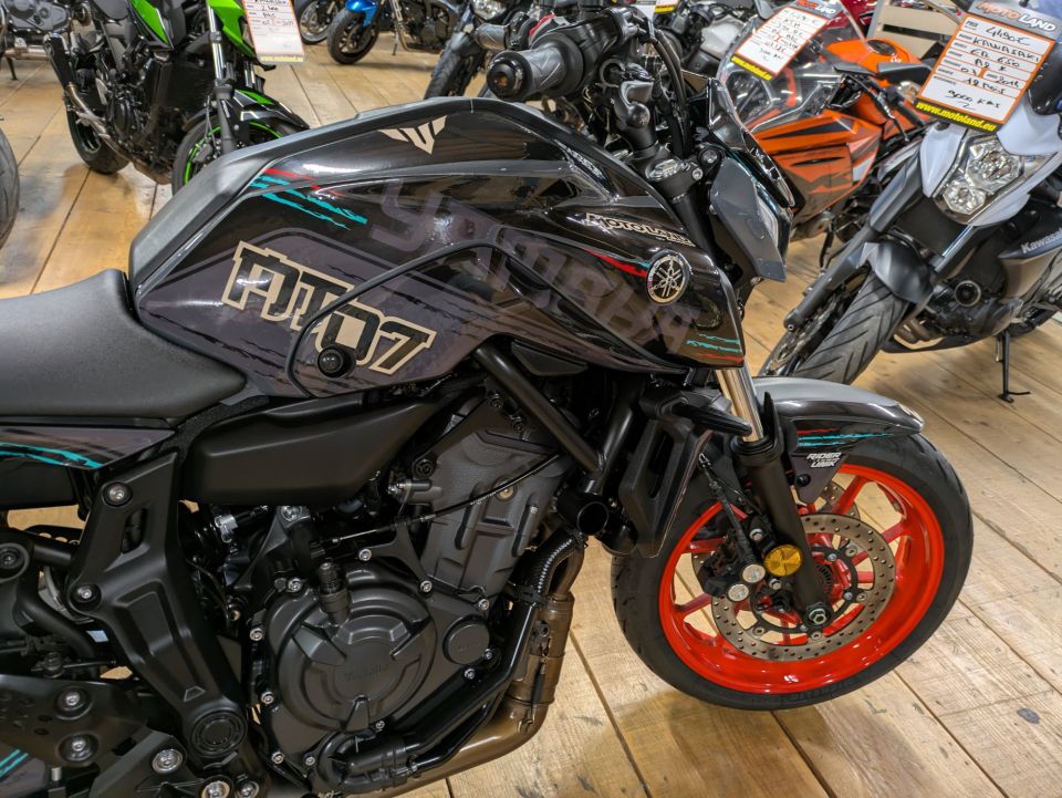 YAMAHA MT-07 (47.5CV) 4
