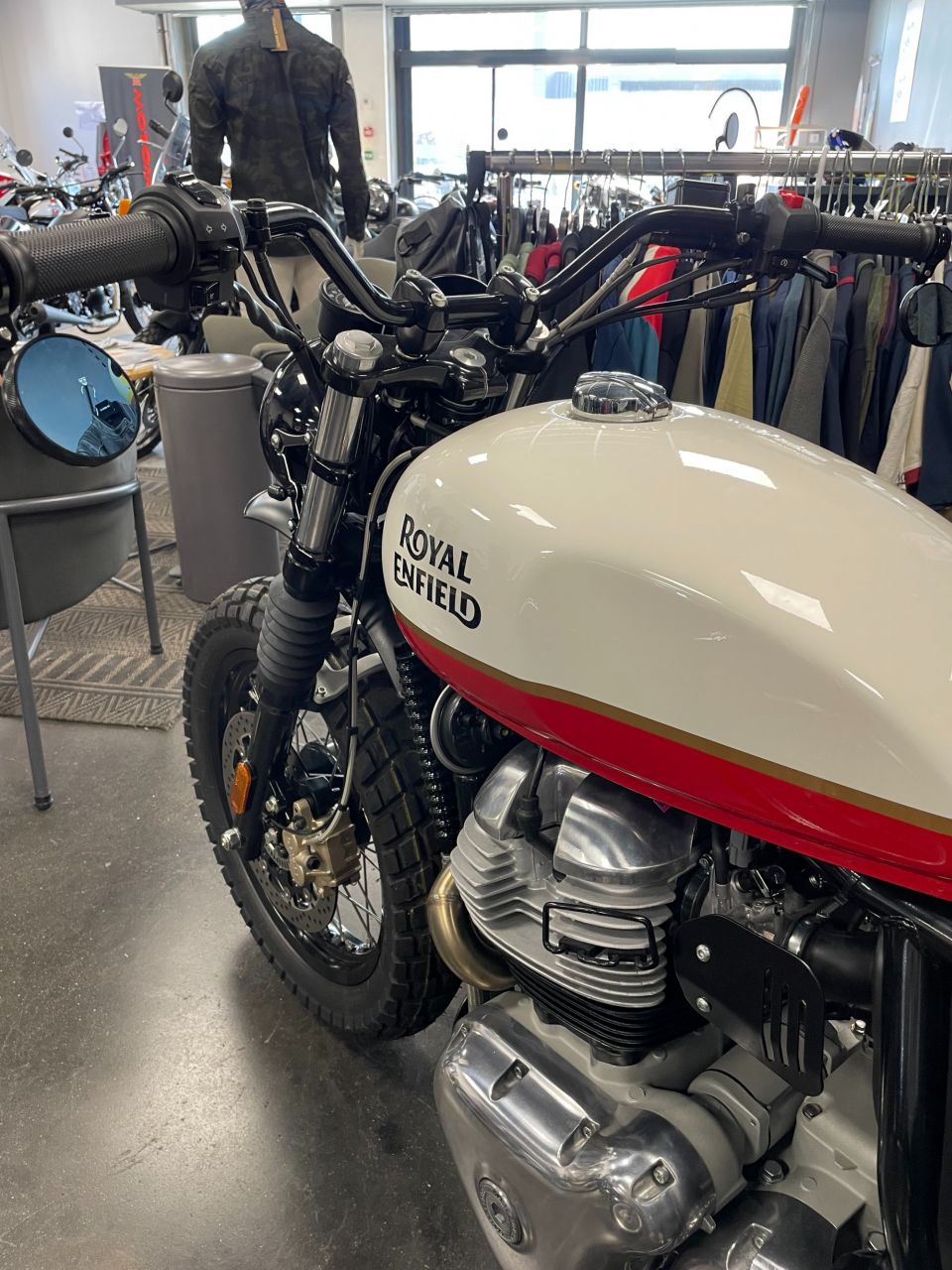 ROYAL ENFIELD INTERCEPTOR 4