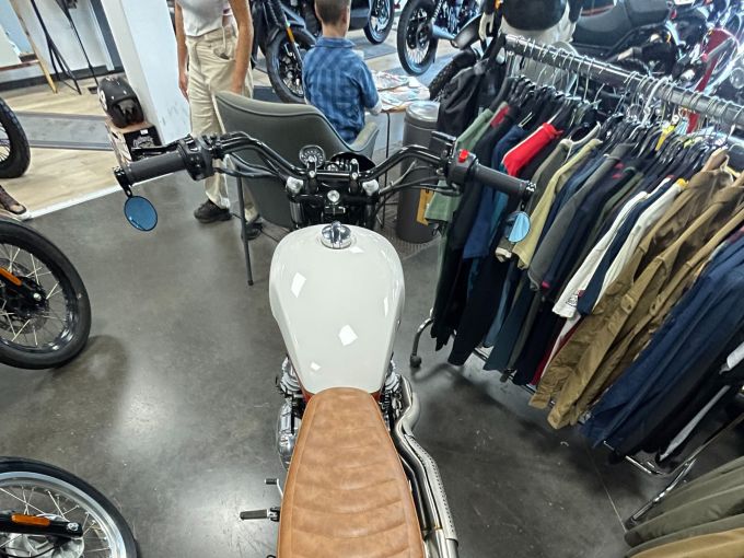 ROYAL ENFIELD INTERCEPTOR 4