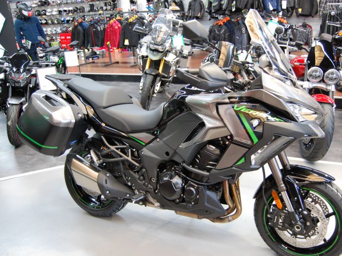 KAWASAKI VERSYS 1100 SE 4