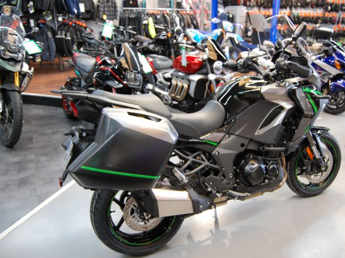 KAWASAKI VERSYS 1100 SE 4