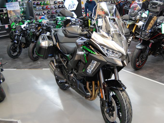 KAWASAKI VERSYS 1100 SE 4