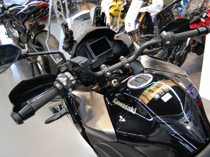 KAWASAKI VERSYS 1100 SE 4