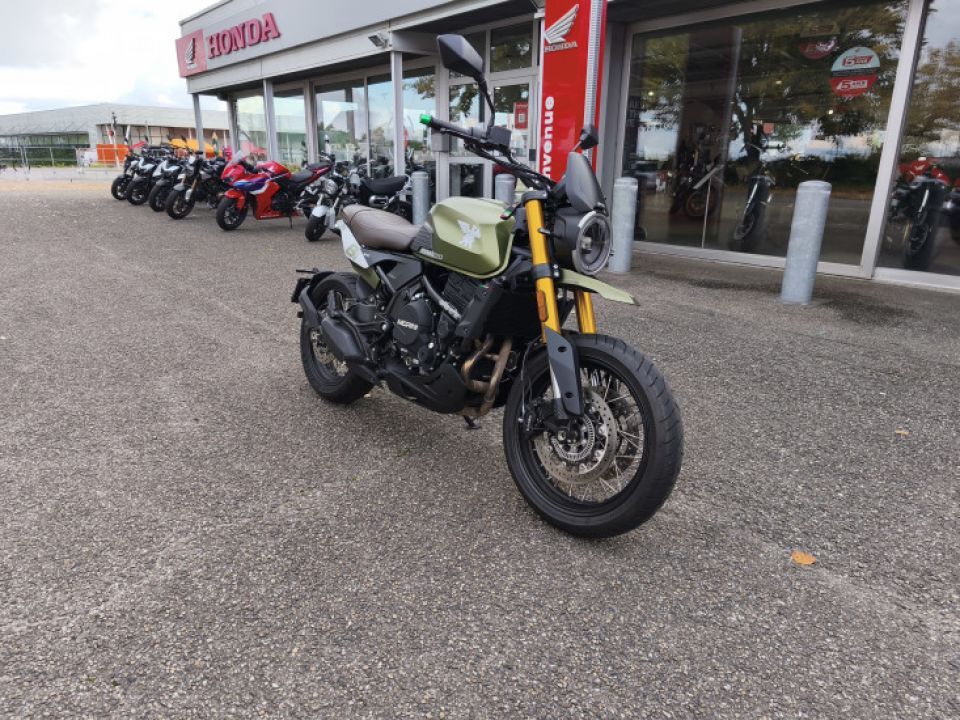 MOTO MORINI SEIEMMEZZO SCR 4