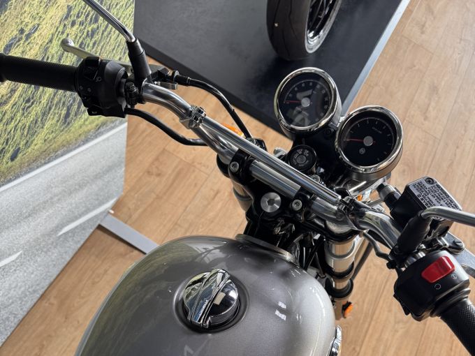 ROYAL ENFIELD INTERCEPTOR 4