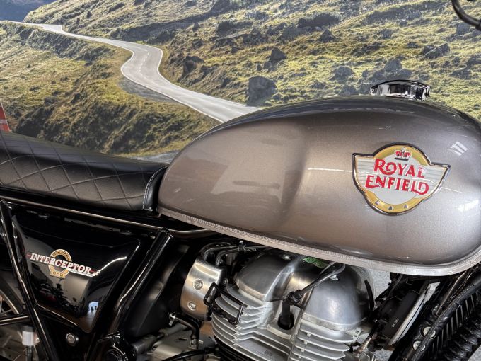 ROYAL ENFIELD INTERCEPTOR 4