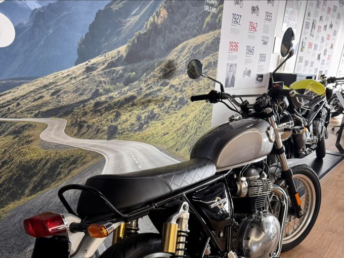 ROYAL ENFIELD INTERCEPTOR 4