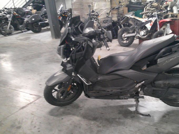 YAMAHA X-MAX 125 4