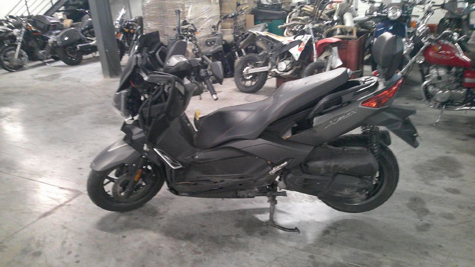 YAMAHA X-MAX 125 4