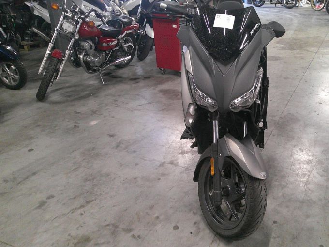 YAMAHA X-MAX 125 4