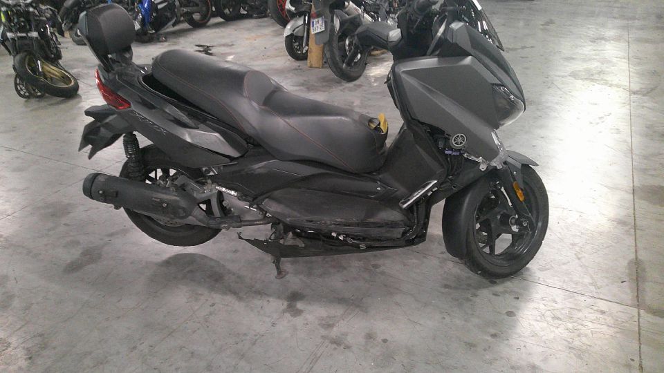 YAMAHA X-MAX 125 4