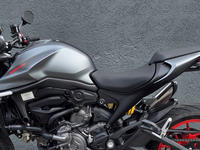 DUCATI MONSTER + 937 4
