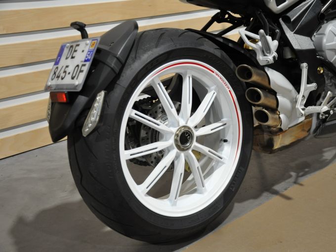 MV AGUSTA BRUTALE 800 4