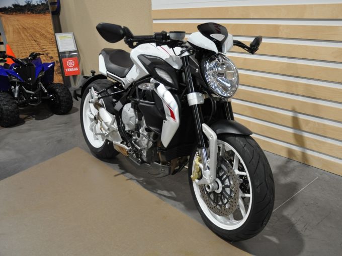 MV AGUSTA BRUTALE 800 4