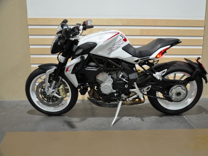 MV AGUSTA BRUTALE 800 4