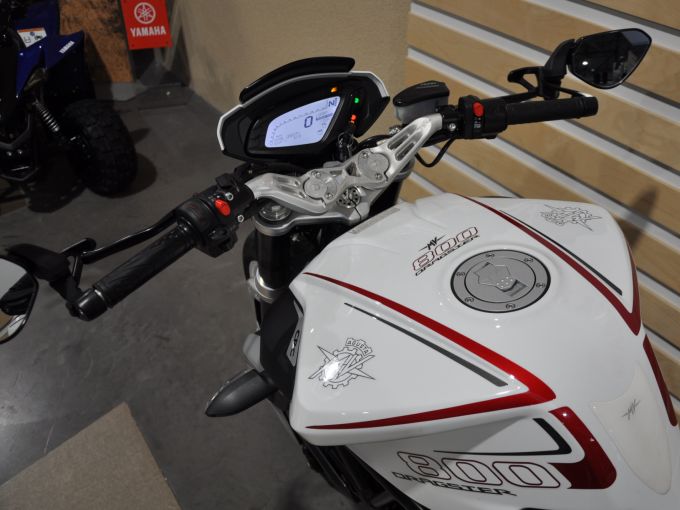 MV AGUSTA BRUTALE 800 4