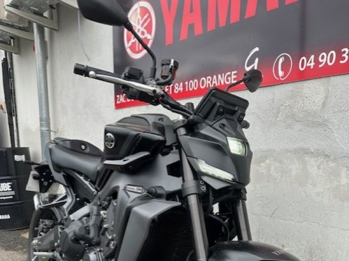 YAMAHA MT-09 4
