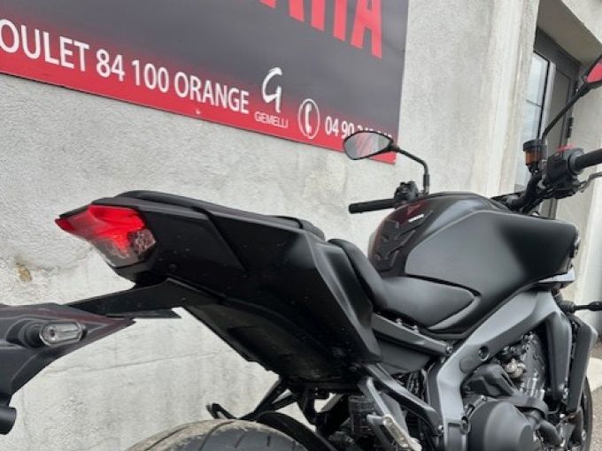 YAMAHA MT-09 4