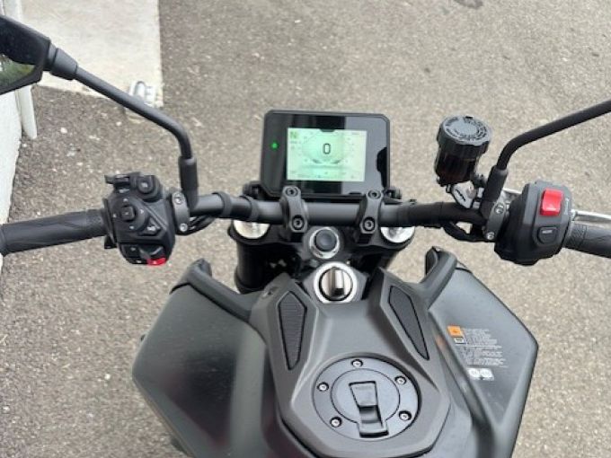 YAMAHA MT-09 4