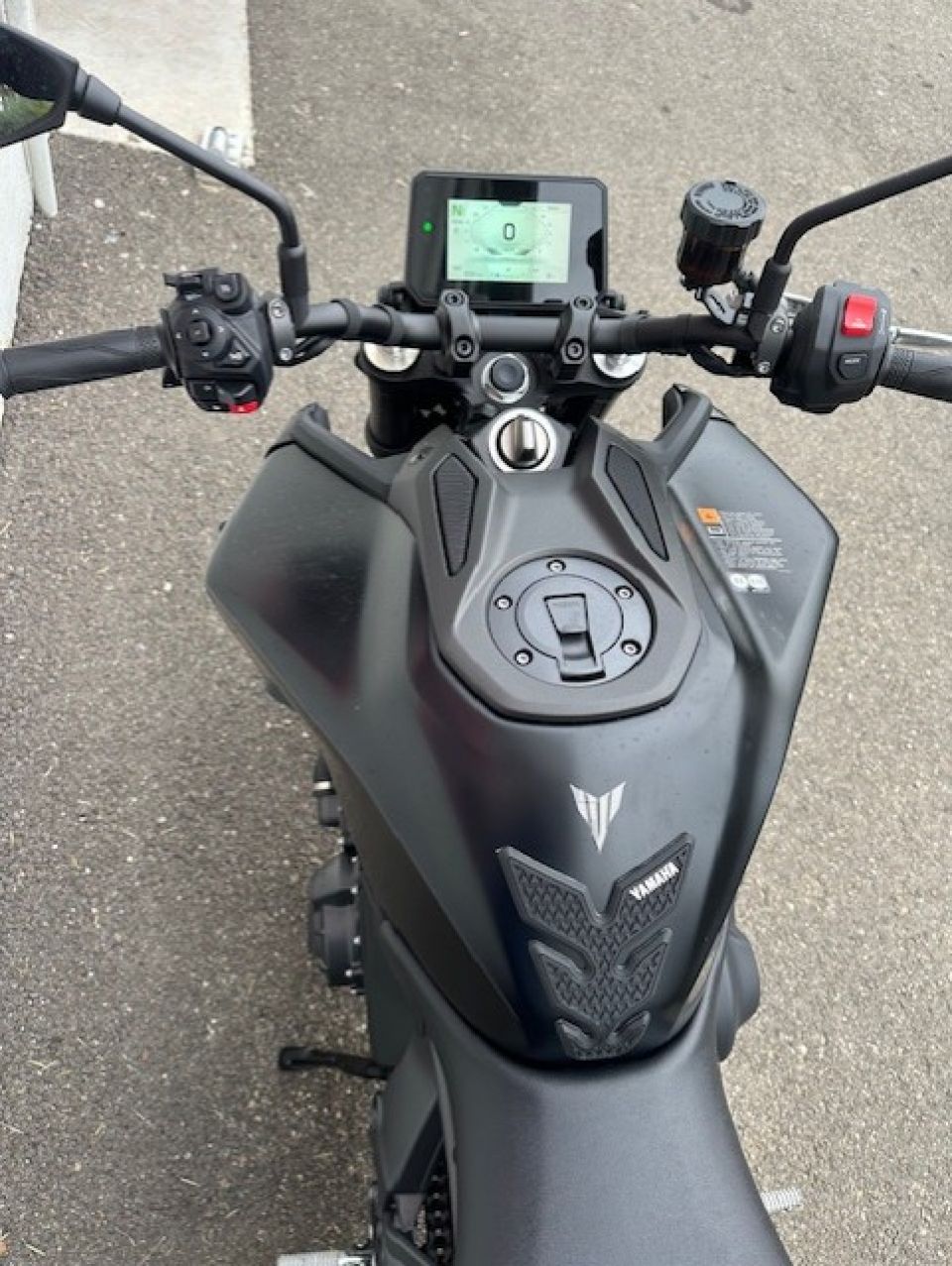 YAMAHA MT-09 4