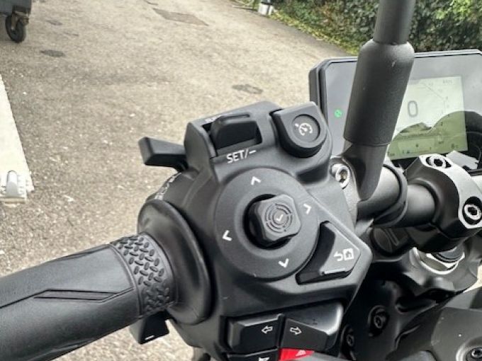 YAMAHA MT-09 4