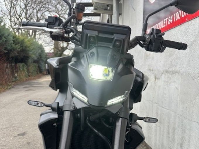 YAMAHA MT-09 4