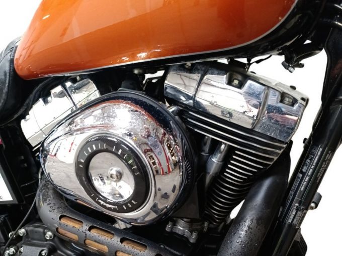 HARLEY-DAVIDSON DYNA WIDE GLIDE 1584 4