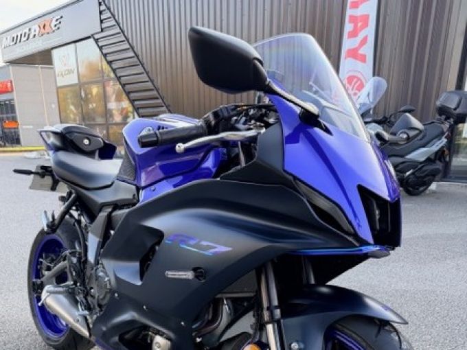 YAMAHA YZF-R7 4