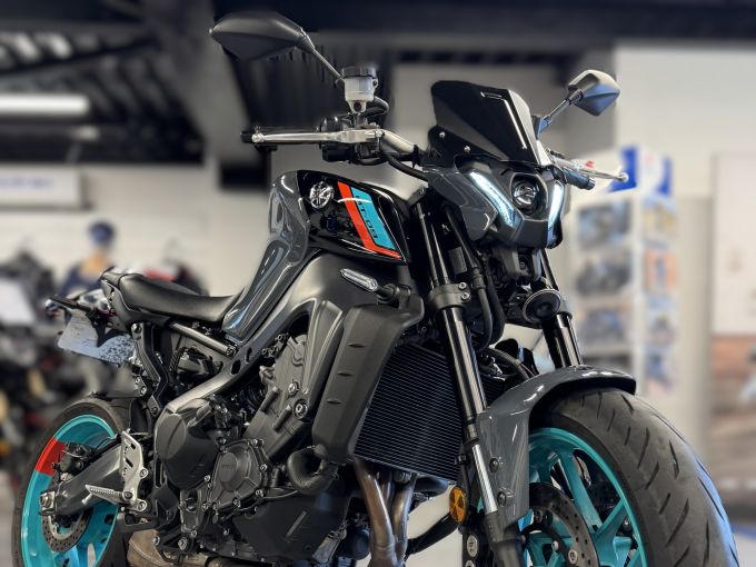 YAMAHA MT-09 4