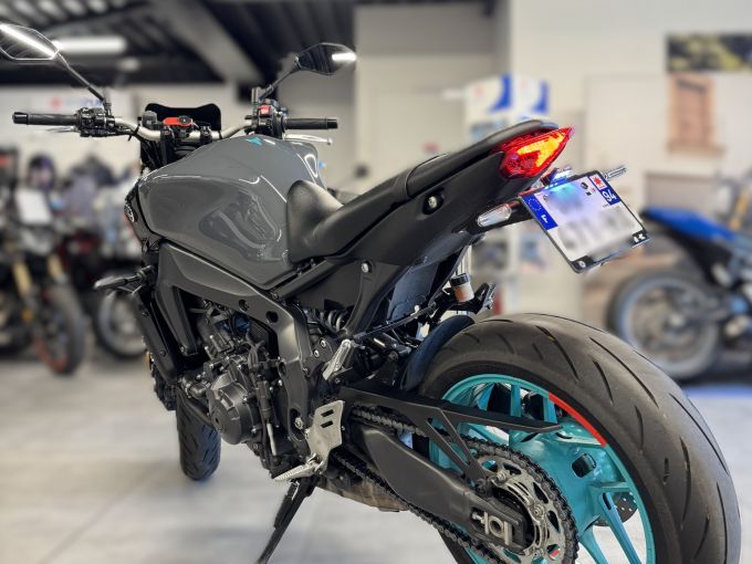 YAMAHA MT-09 4